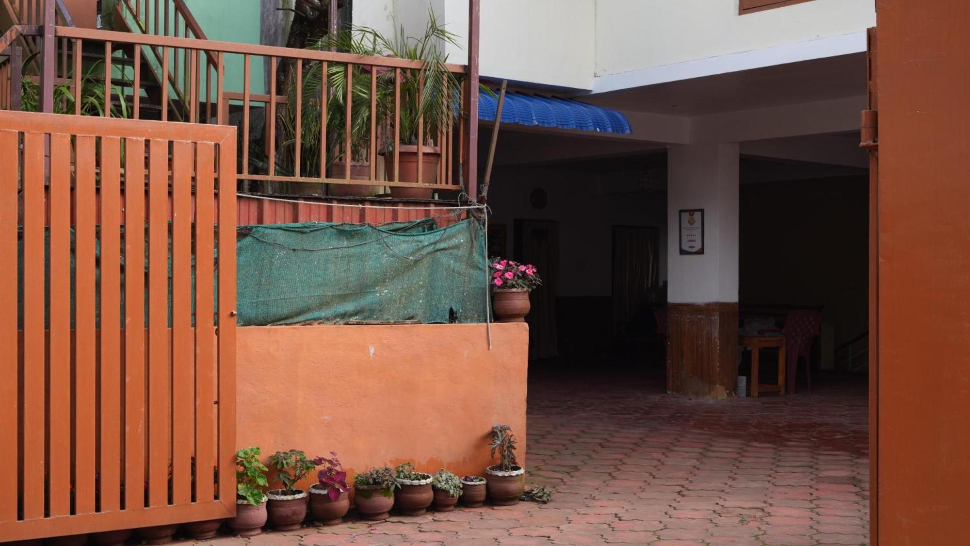 Satya Anand Cottage Pure Veg And Non Alcoholic Hotel Кунур Екстер'єр фото