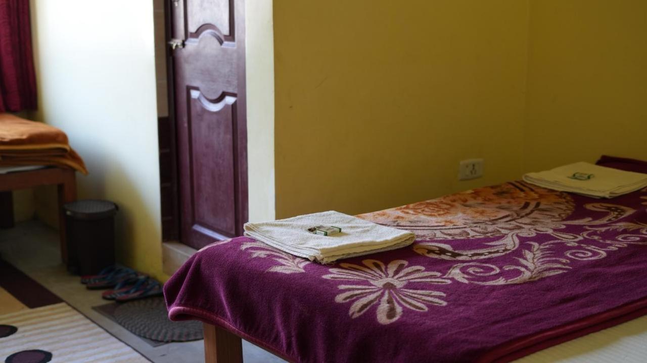 Satya Anand Cottage Pure Veg And Non Alcoholic Hotel Кунур Екстер'єр фото