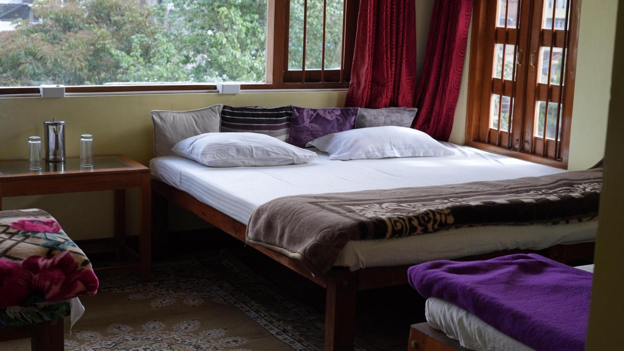 Satya Anand Cottage Pure Veg And Non Alcoholic Hotel Кунур Екстер'єр фото