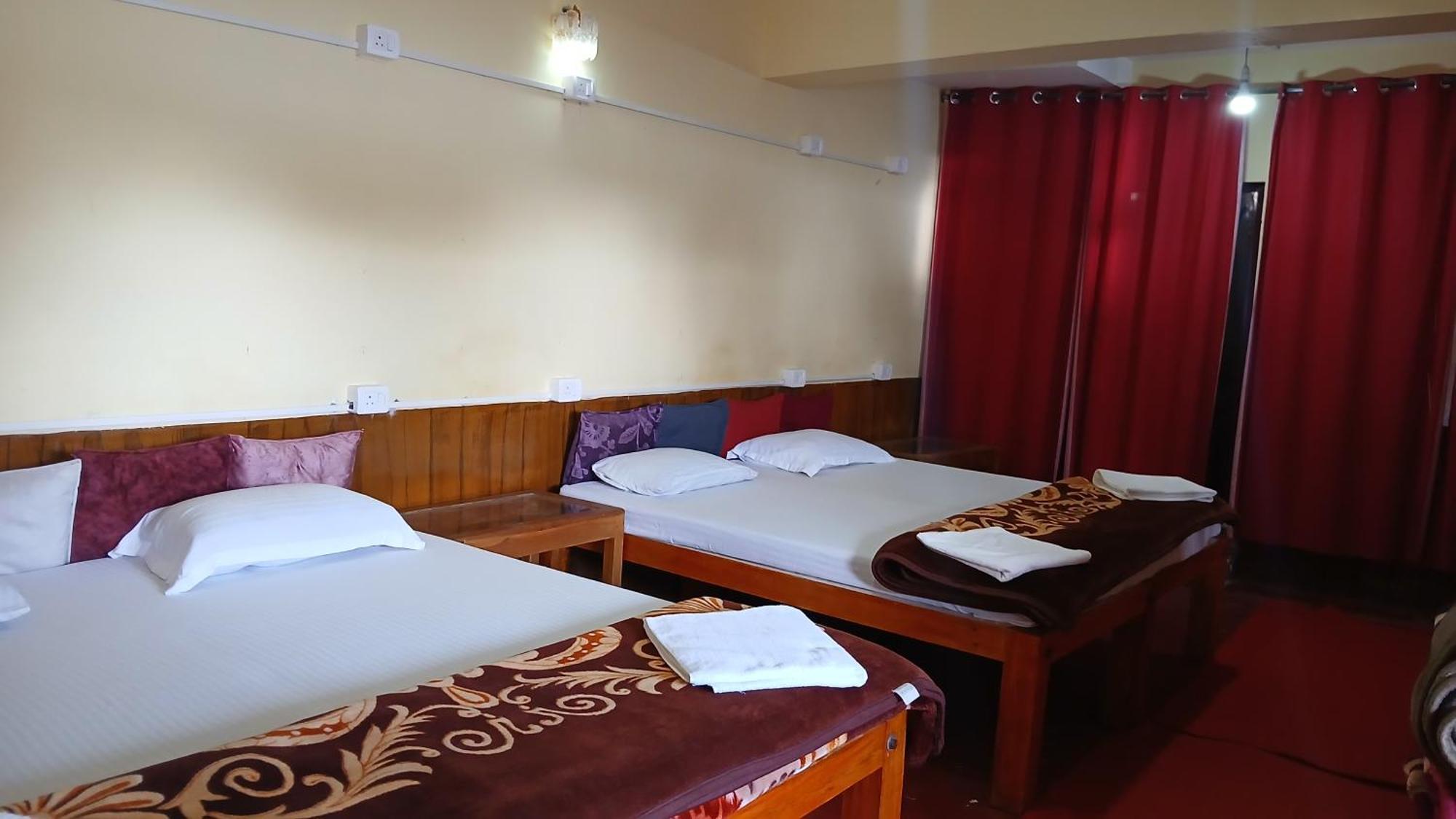 Satya Anand Cottage Pure Veg And Non Alcoholic Hotel Кунур Екстер'єр фото
