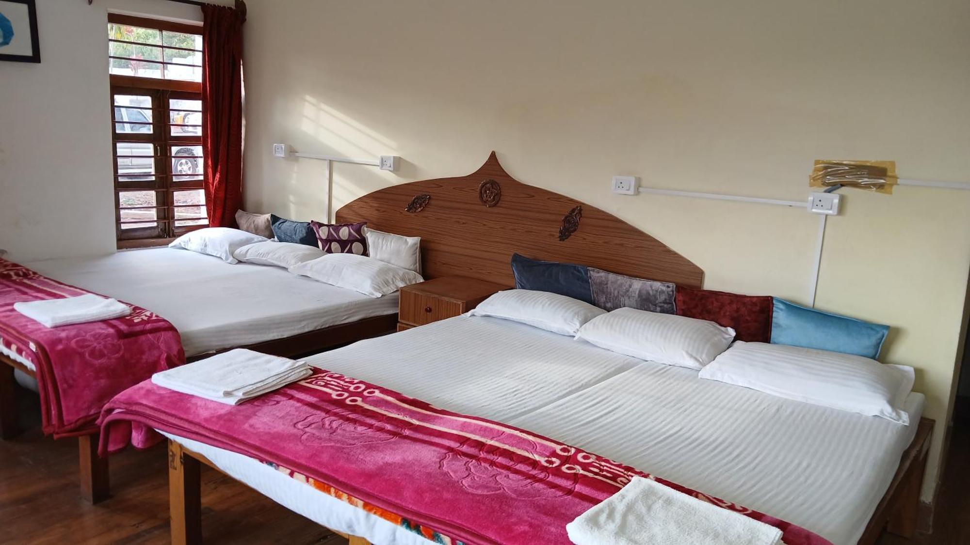 Satya Anand Cottage Pure Veg And Non Alcoholic Hotel Кунур Екстер'єр фото